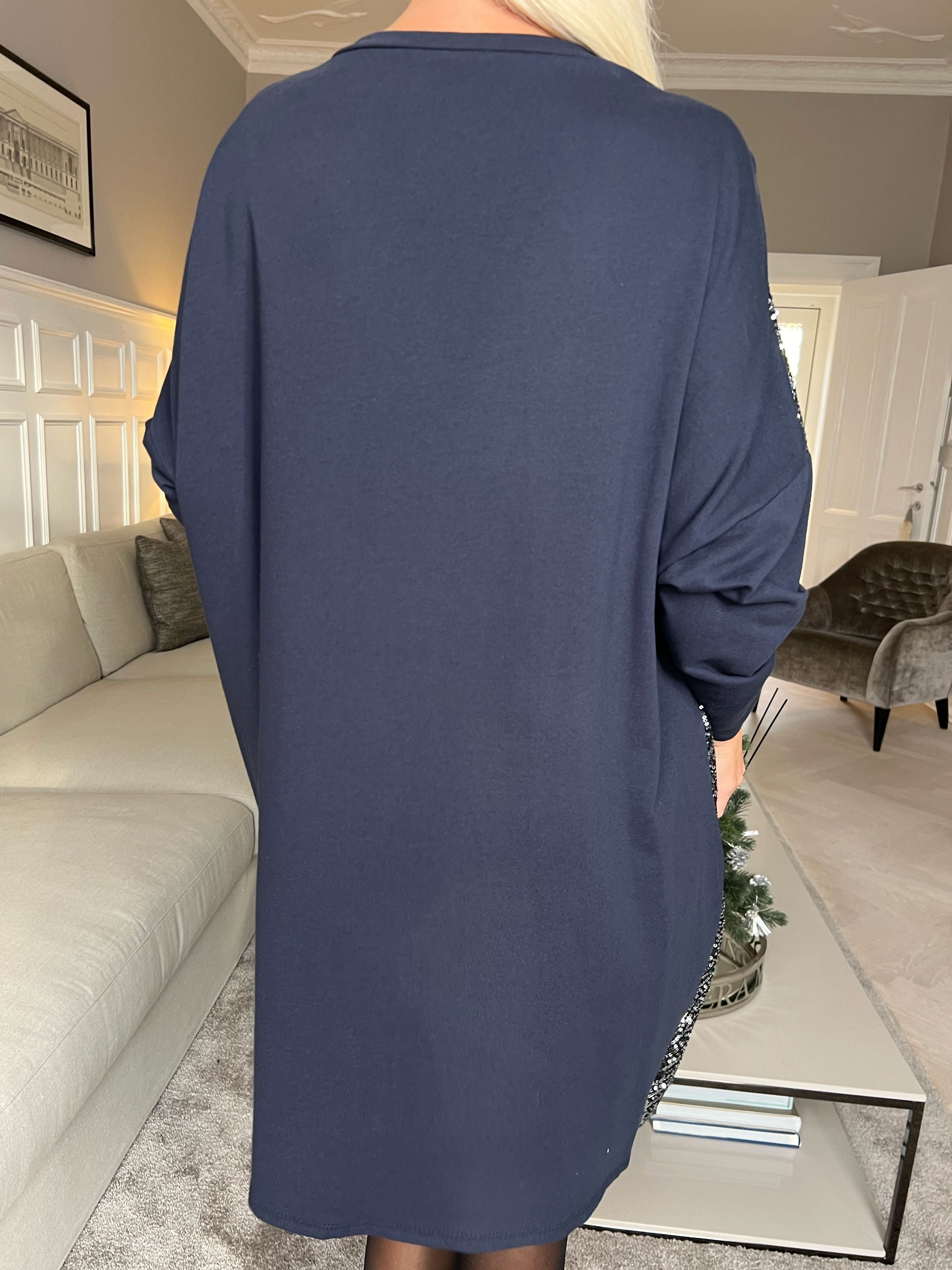 Eria - Klänning med paljetter på framsidan